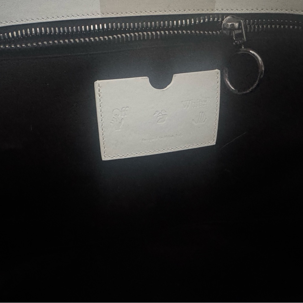 Off-White c/o x Brooklyn Museum
FOS 04 Square XL Tote - Picture 6 of 9